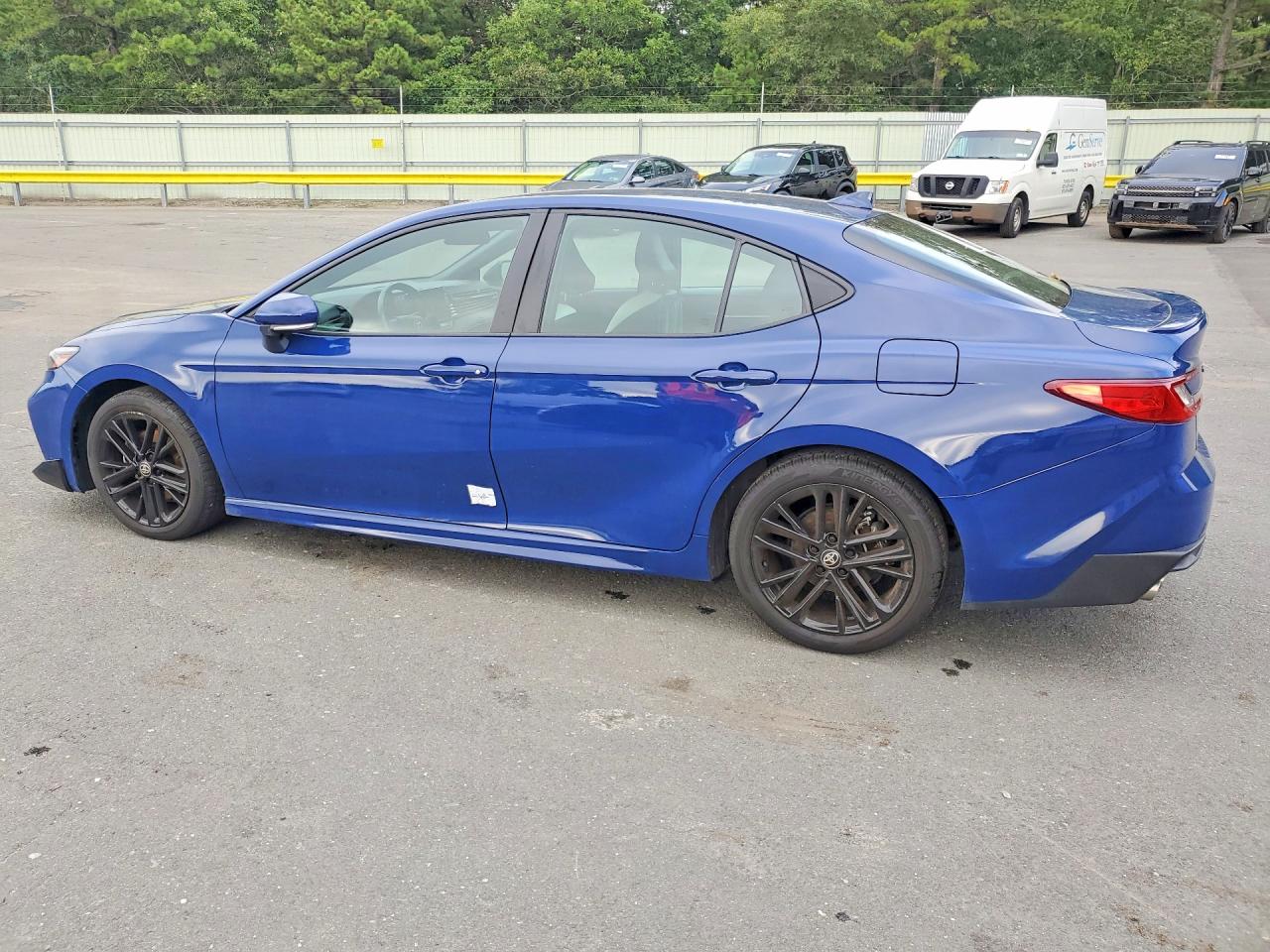 2025 TOYOTA CAMRY SE — снимка 2