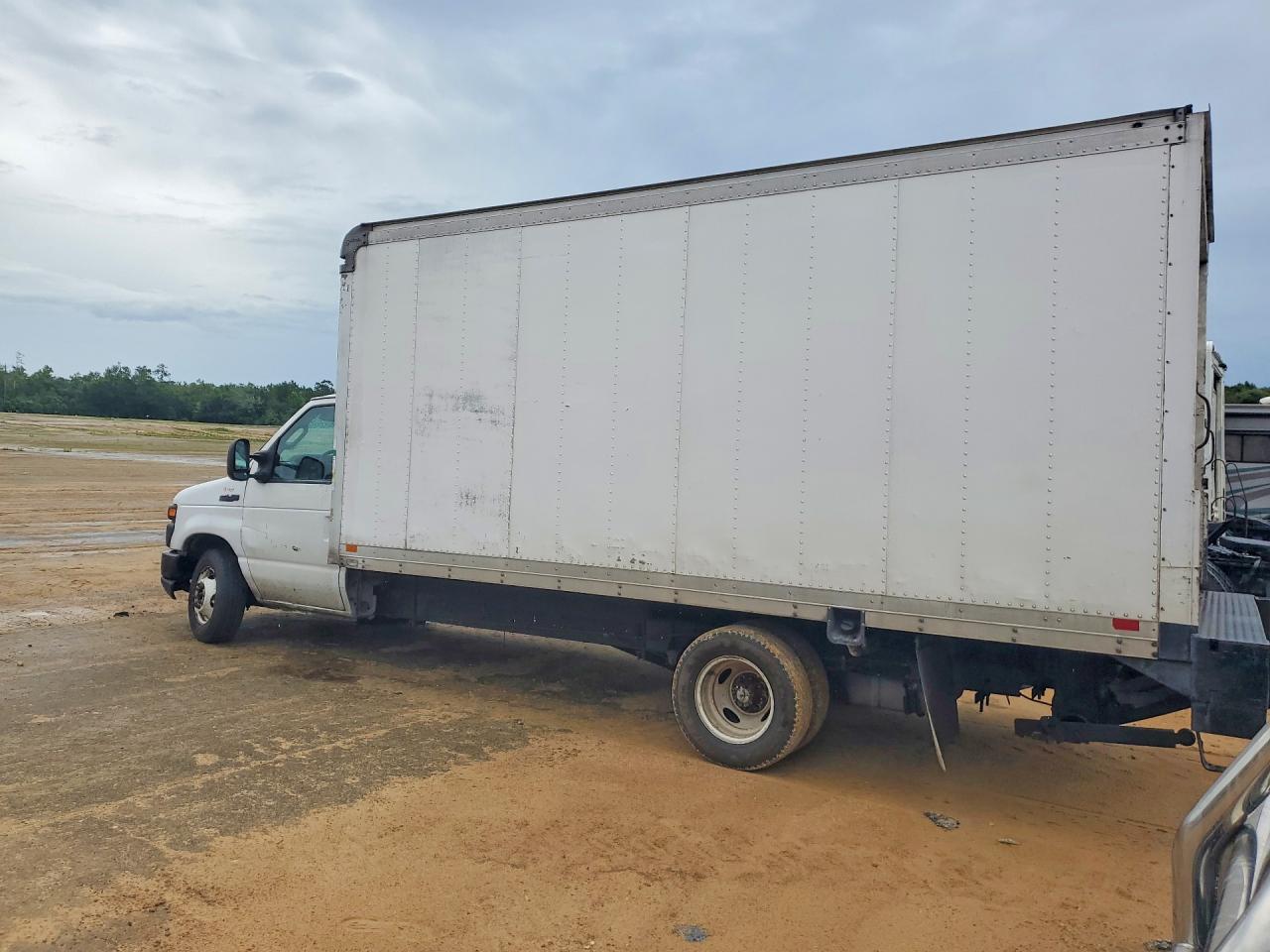2015 FORD ECONOLINE E350 SUPER DUTY CUTAWAY VAN — снимка 2