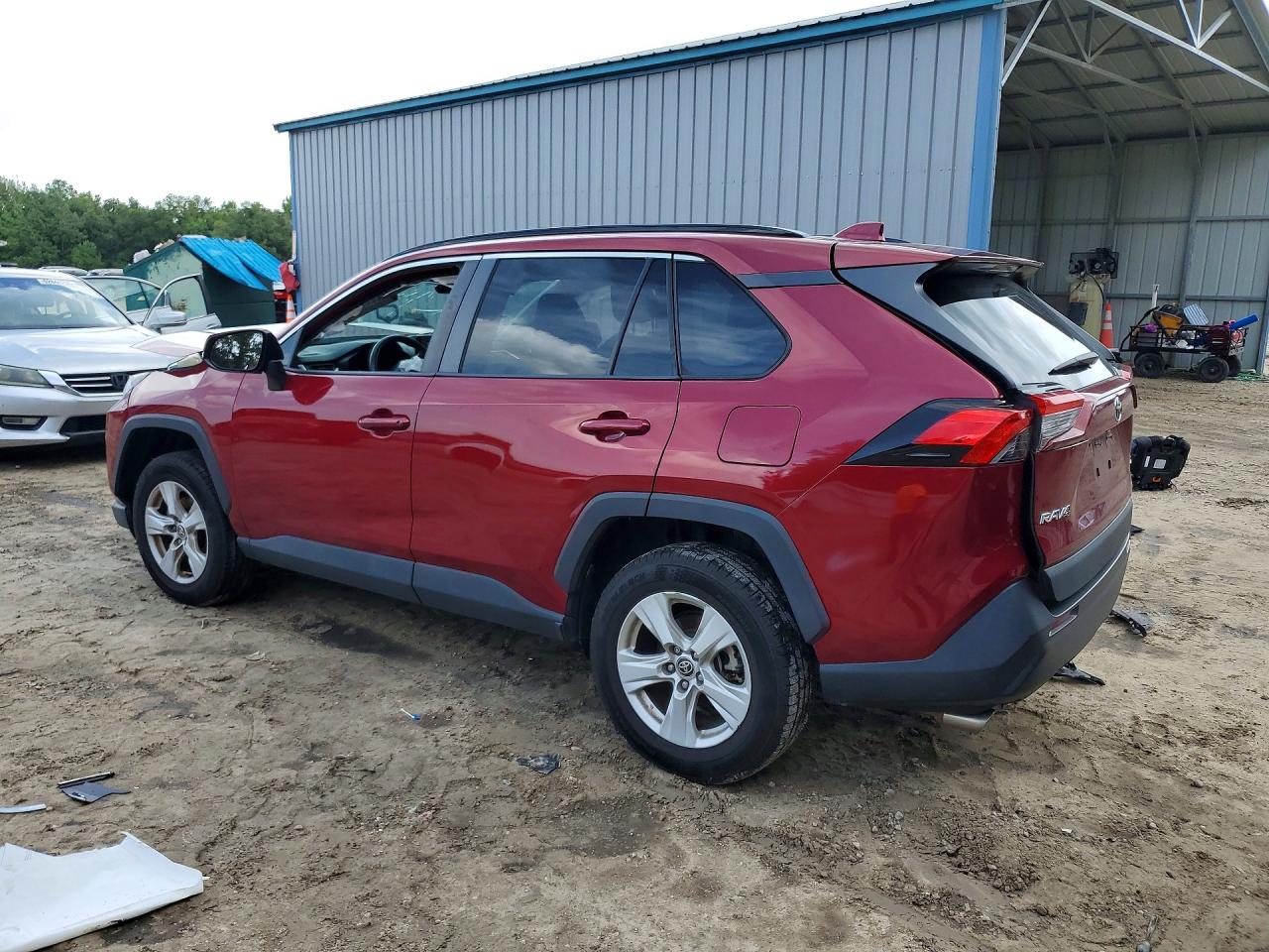 2021 TOYOTA RAV4 XLE — снимка 2
