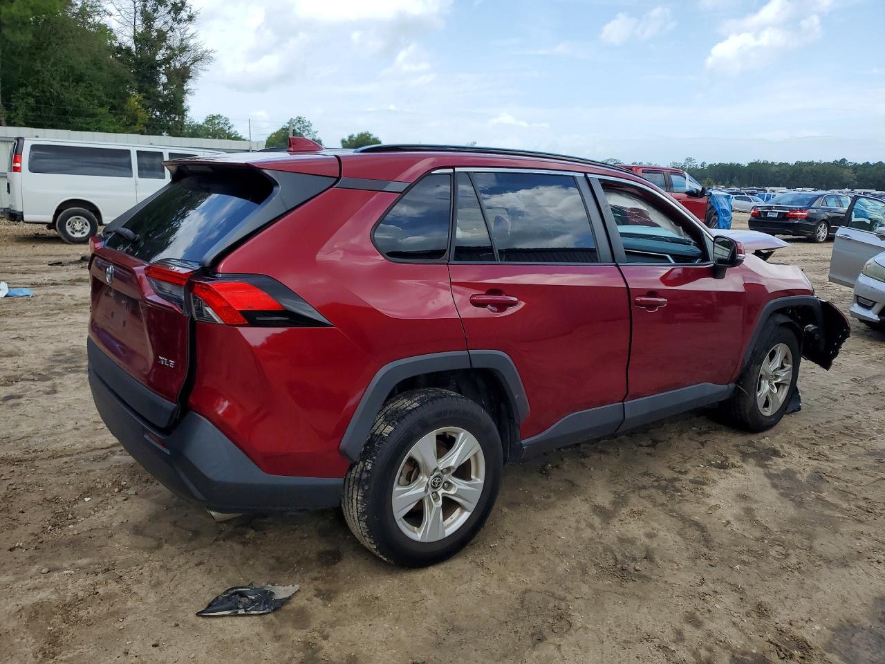 2021 TOYOTA RAV4 XLE — снимка 3