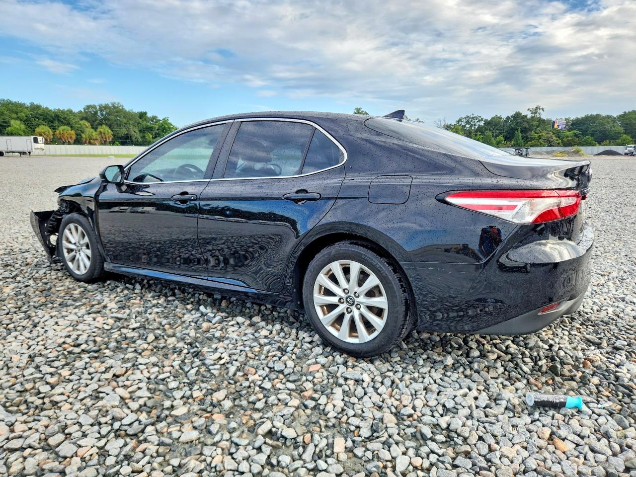2019 TOYOTA CAMRY LE — снимка 2