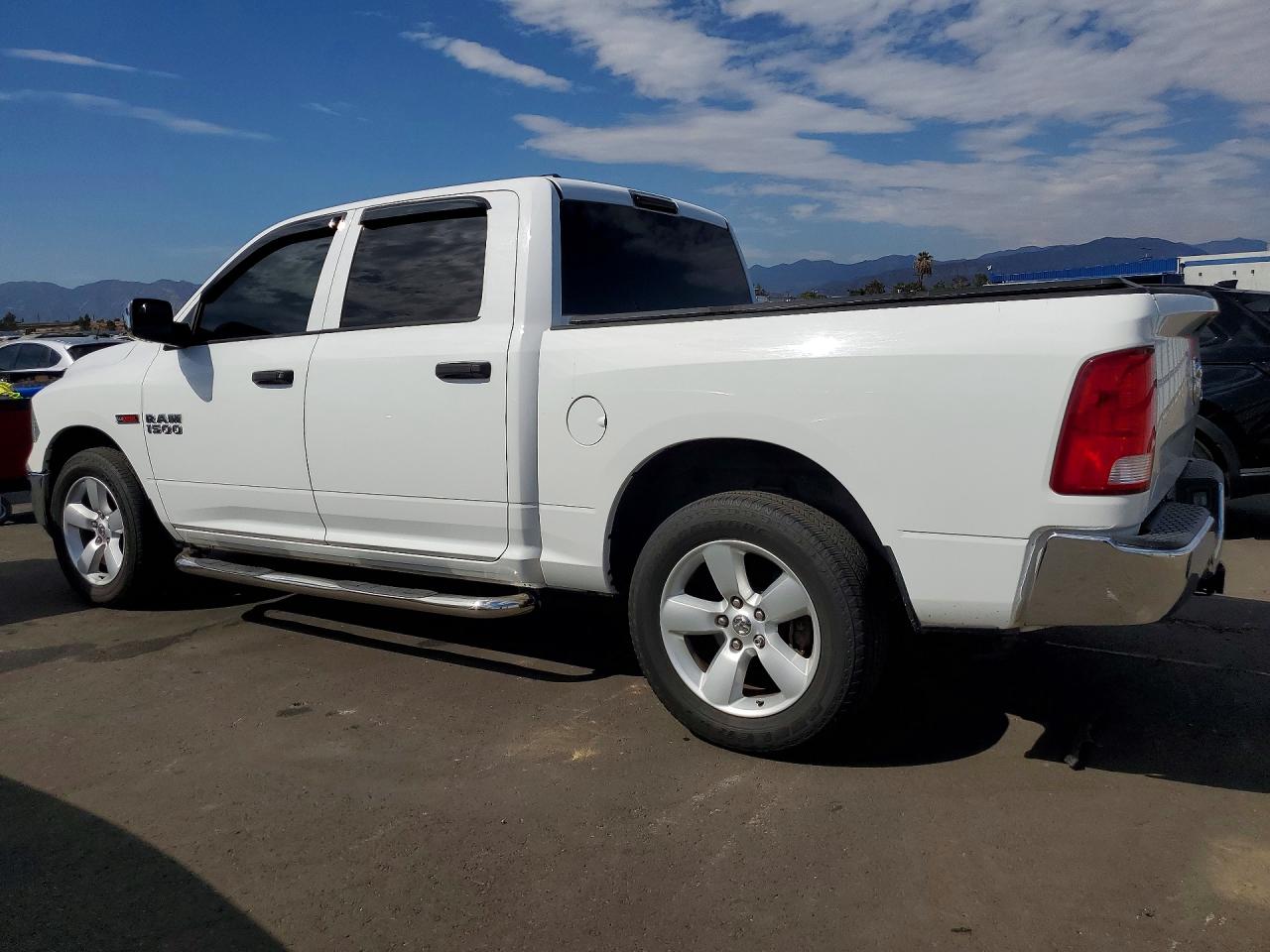 2015 RAM 1500 ST — снимка 2