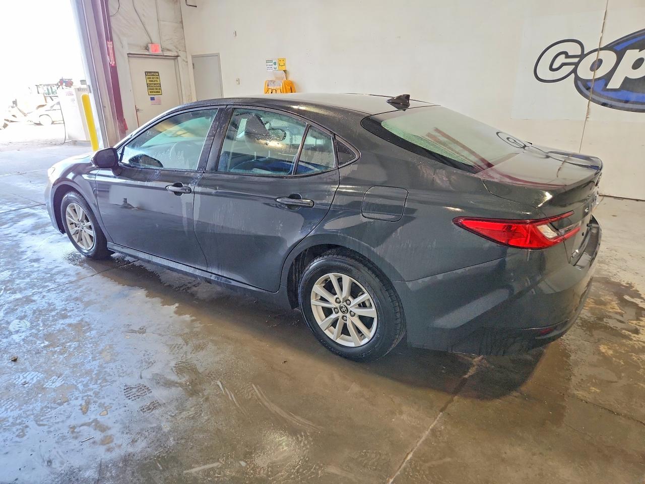 2025 TOYOTA CAMRY LE — снимка 2