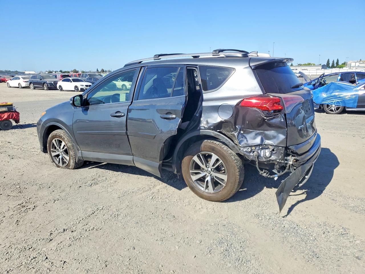2017 TOYOTA RAV4 XLE — снимка 2
