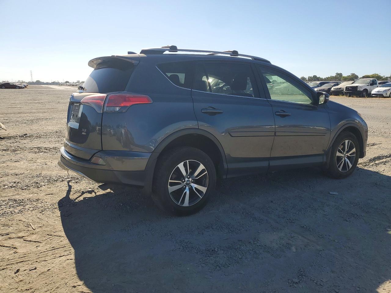 2017 TOYOTA RAV4 XLE — снимка 3
