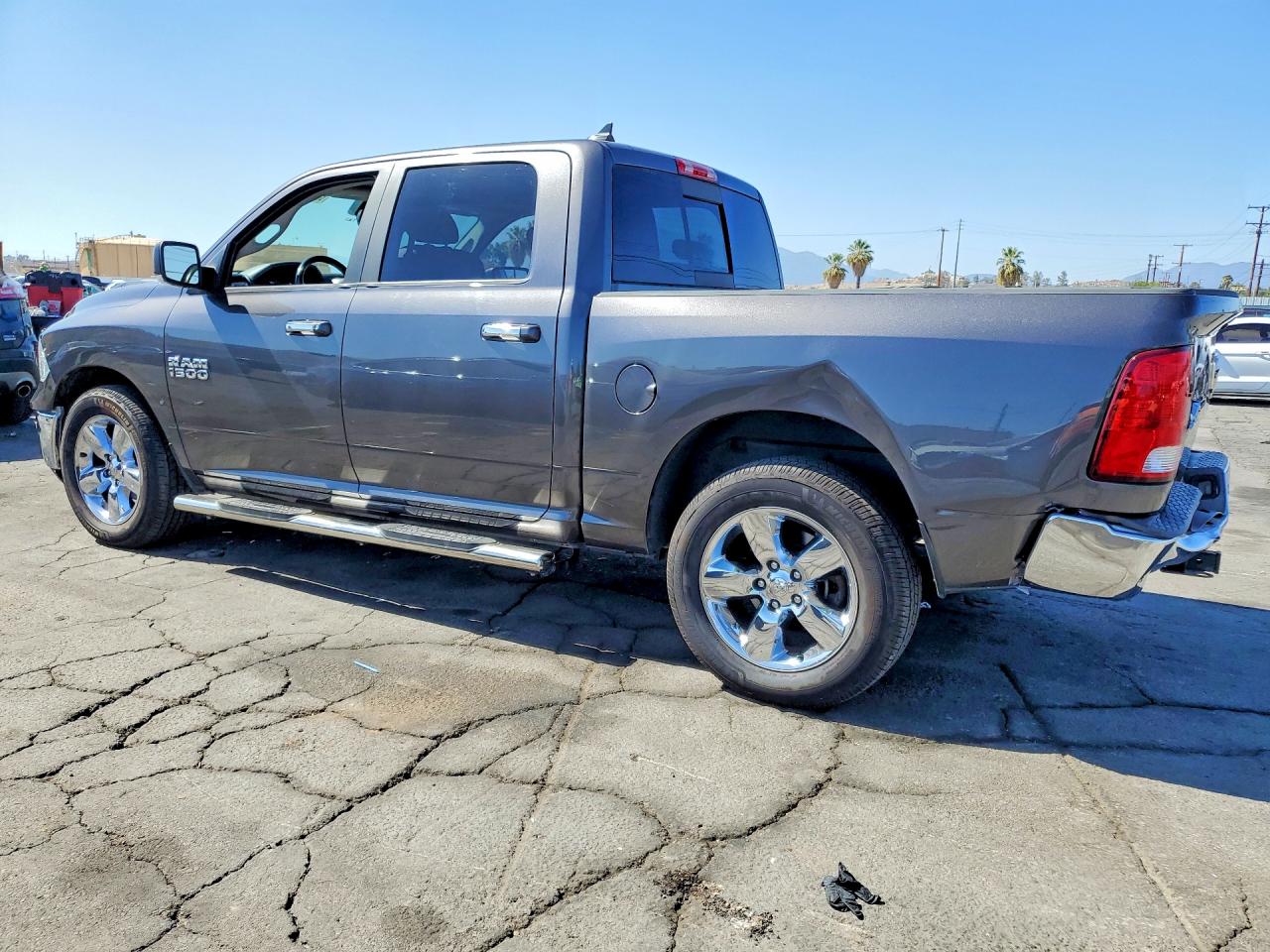 2017 RAM 1500 SLT — снимка 2