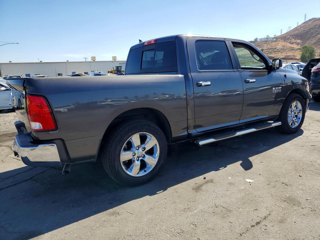 2017 RAM 1500 SLT — снимка 3
