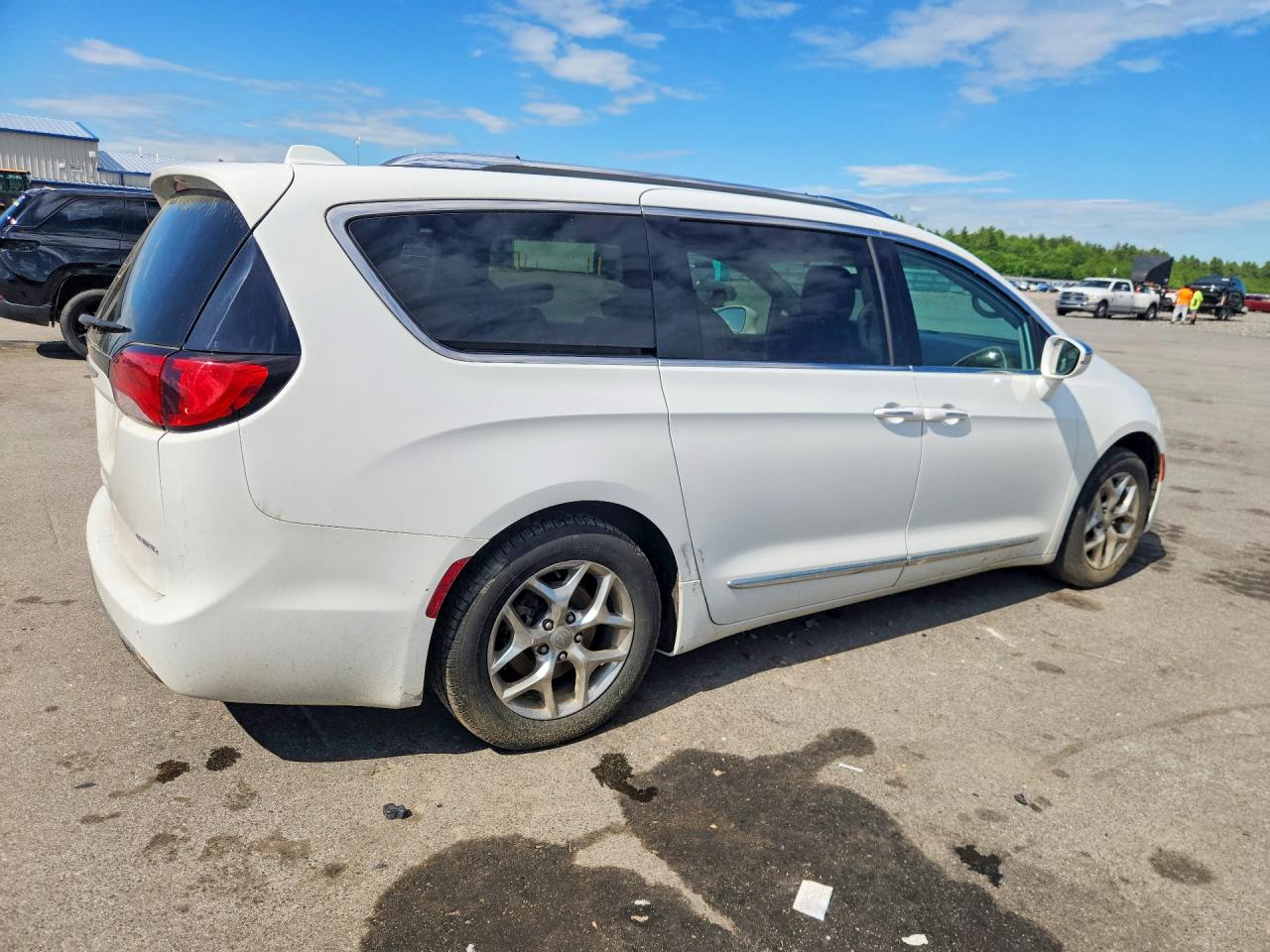 2017 CHRYSLER PACIFICA LIMITED — снимка 3