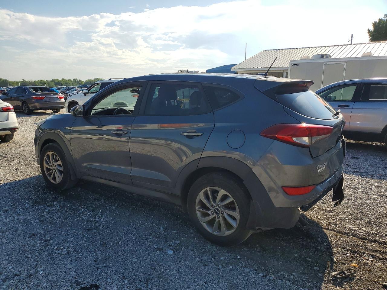 2017 HYUNDAI TUCSON SE — снимка 2