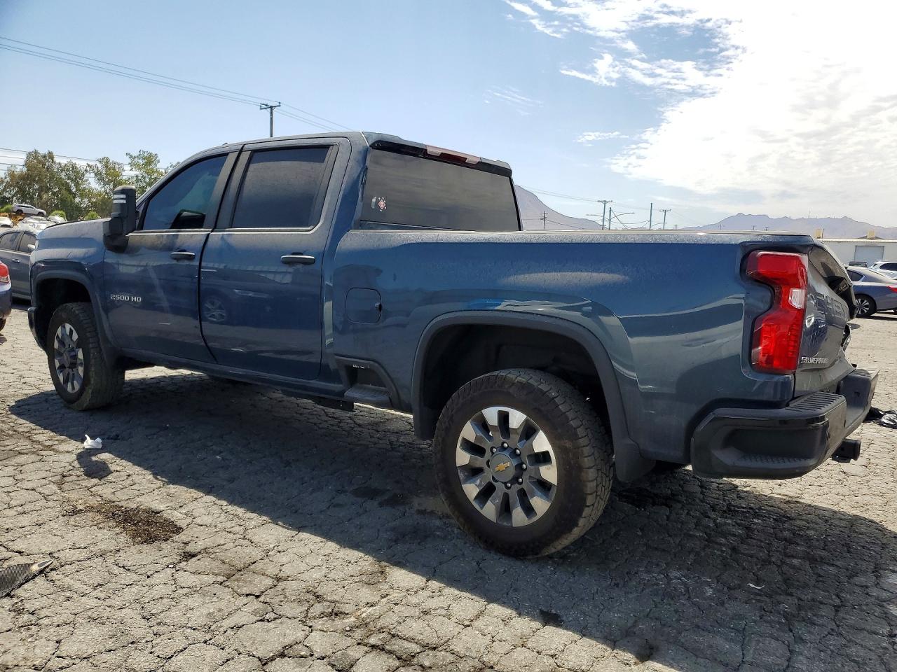 2025 CHEVROLET SILVERADO C2500 CUSTOM — снимка 2