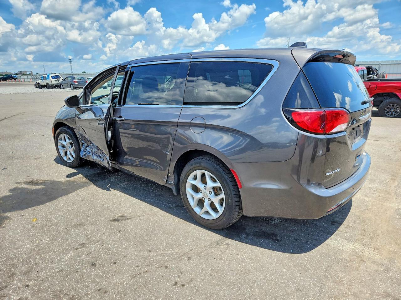 2018 CHRYSLER PACIFICA TOURING PLUS — снимка 2