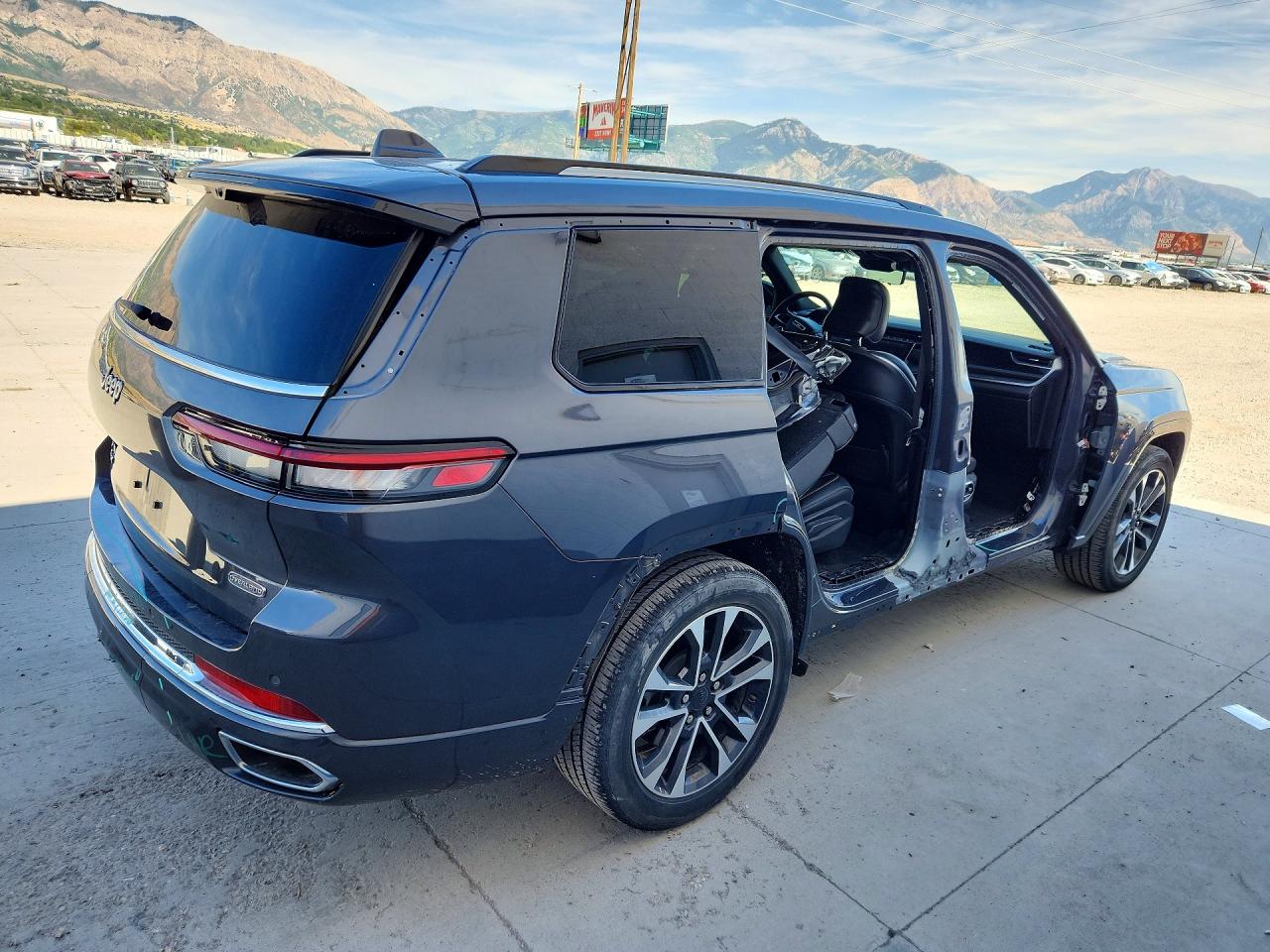 2022 JEEP GRAND CHEROKEE L OVERLAND — снимка 3