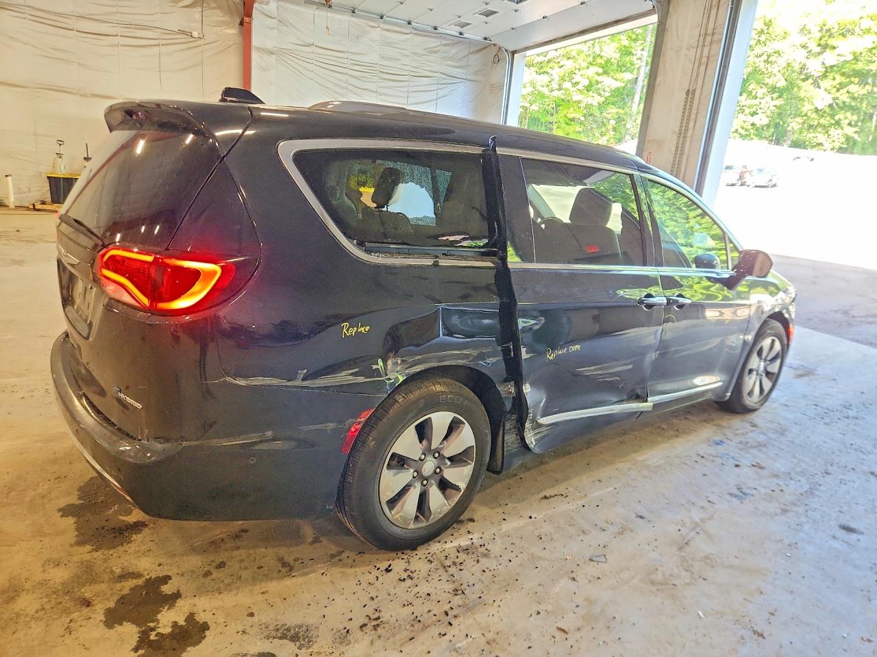 2018 CHRYSLER PACIFICA HYBRID LIMITED — снимка 3