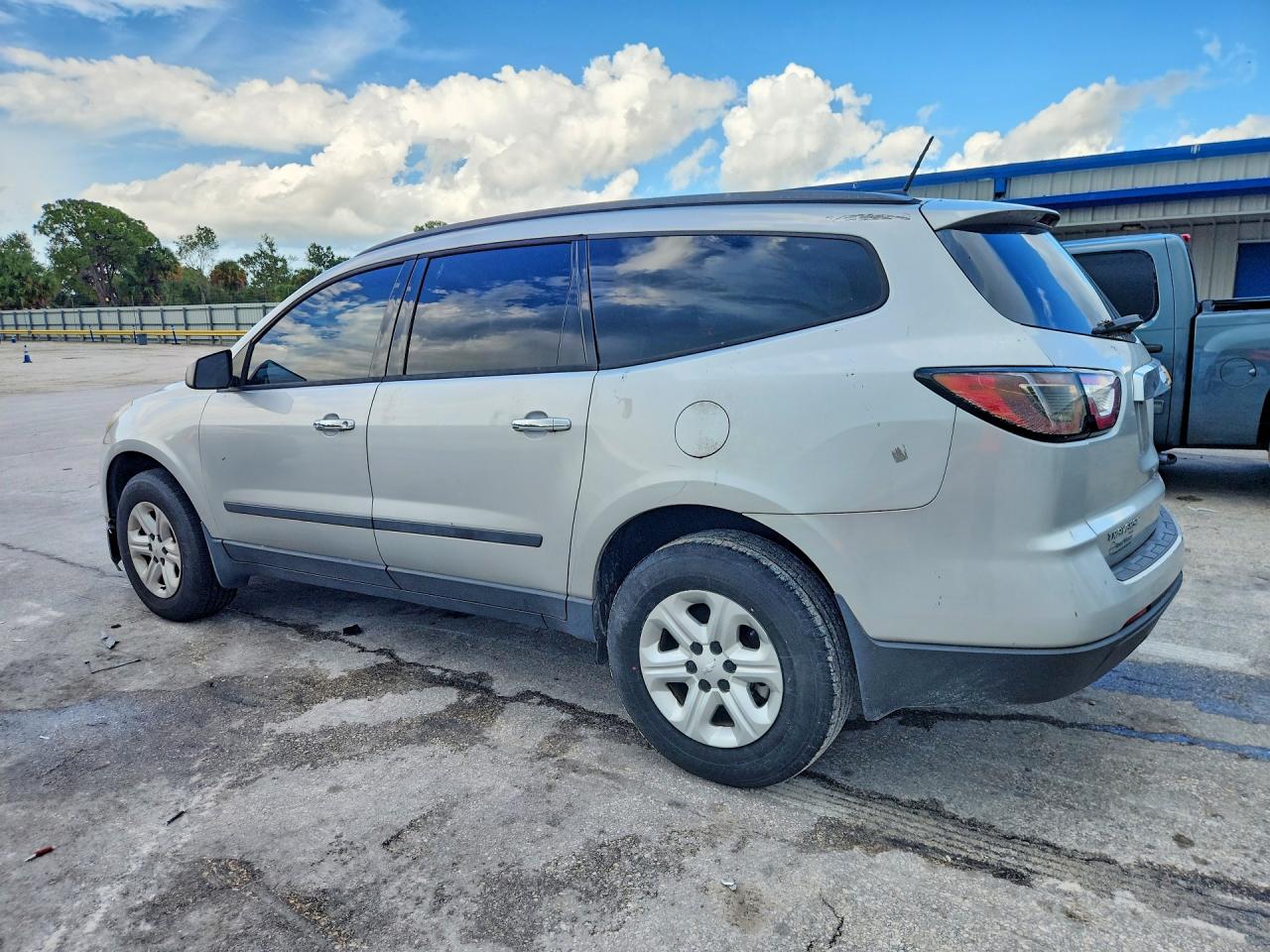 2017 CHEVROLET TRAVERSE LS — снимка 2
