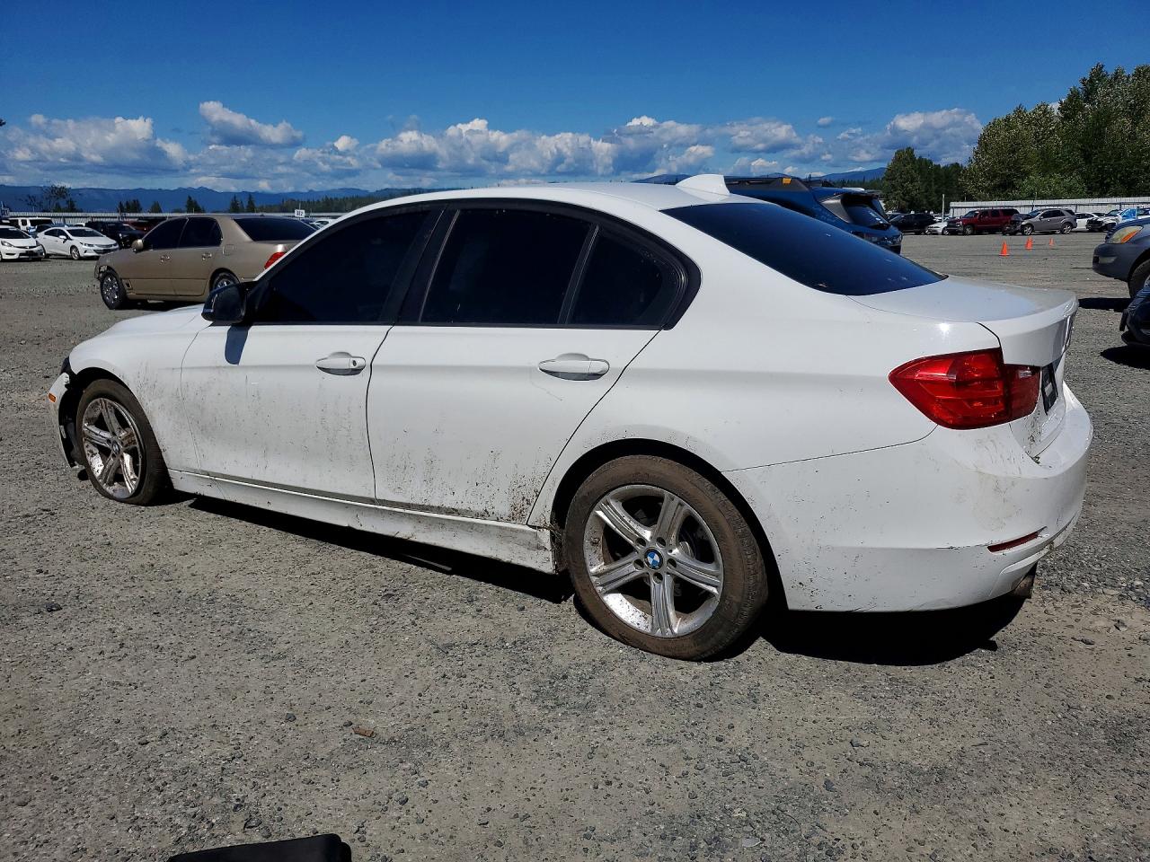 2015 BMW 320 I — снимка 2