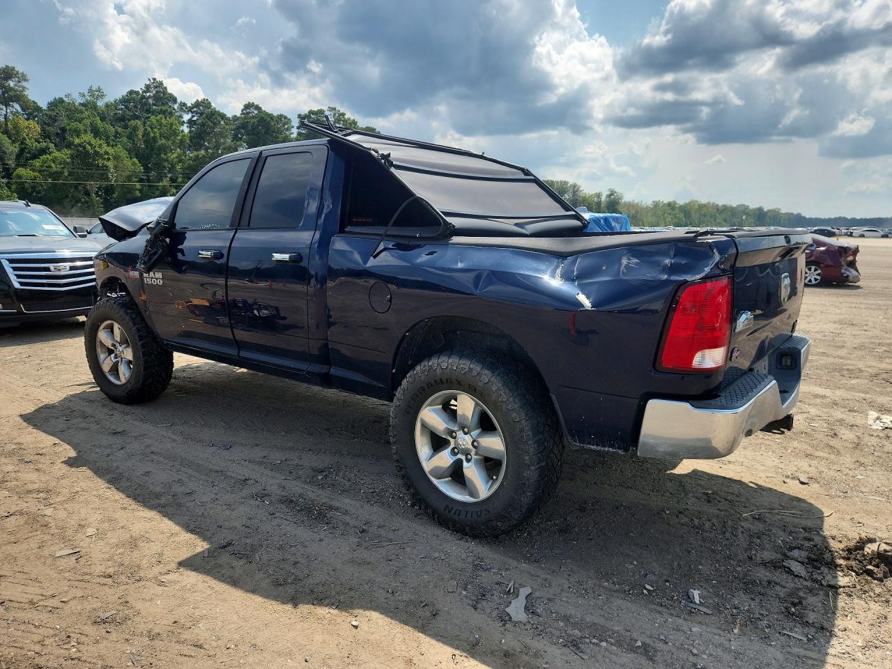 2015 RAM 1500 SLT — снимка 2