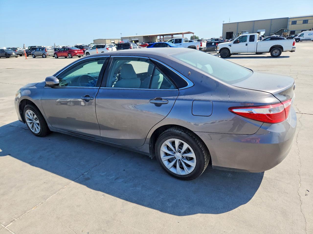 2015 TOYOTA CAMRY LE — снимка 2