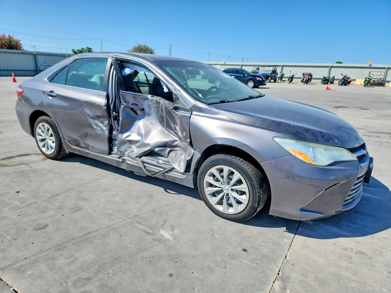 2015 TOYOTA CAMRY LE — снимка 4