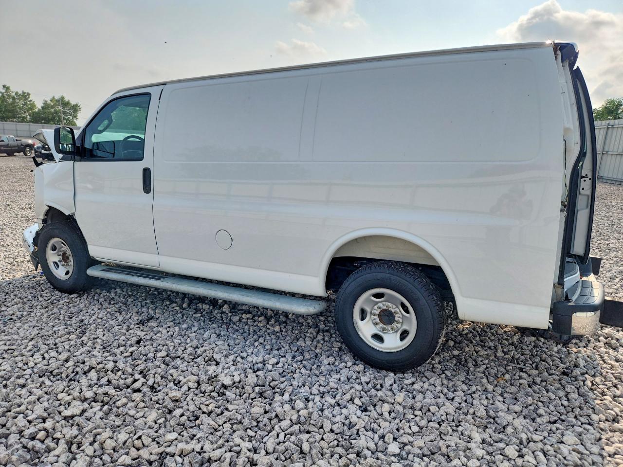 2025 CHEVROLET EXPRESS 2500 — снимка 2
