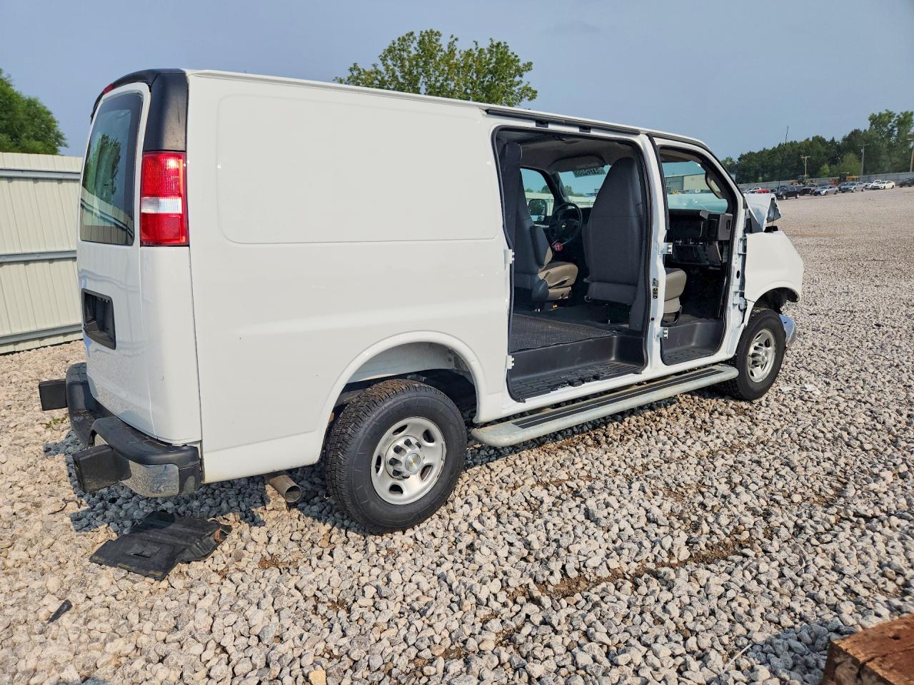 2025 CHEVROLET EXPRESS 2500 — снимка 3