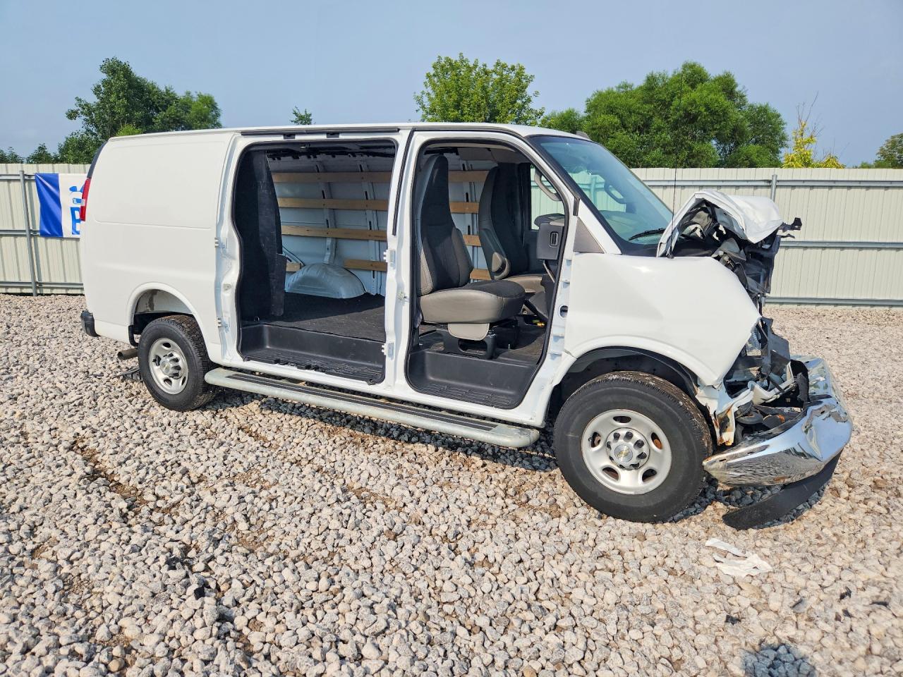 2025 CHEVROLET EXPRESS 2500 — снимка 4