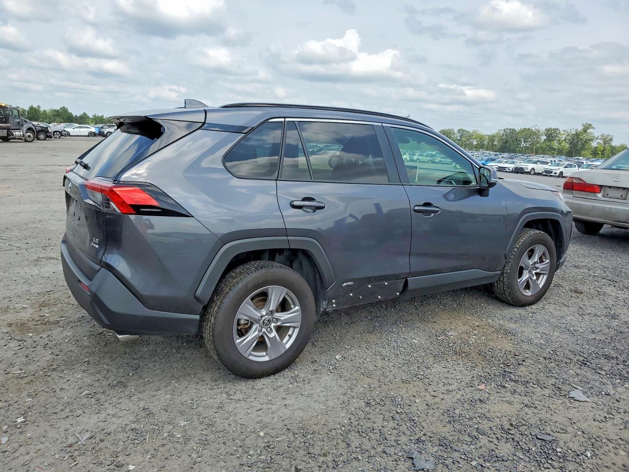 2025 TOYOTA RAV4 LE — снимка 3