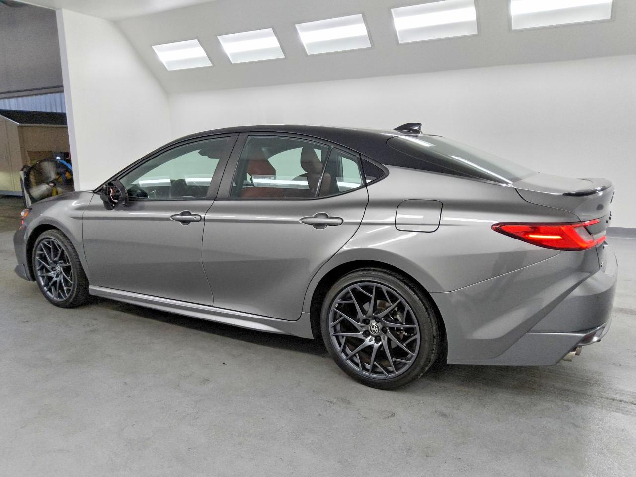 2025 TOYOTA CAMRY XSE — снимка 2