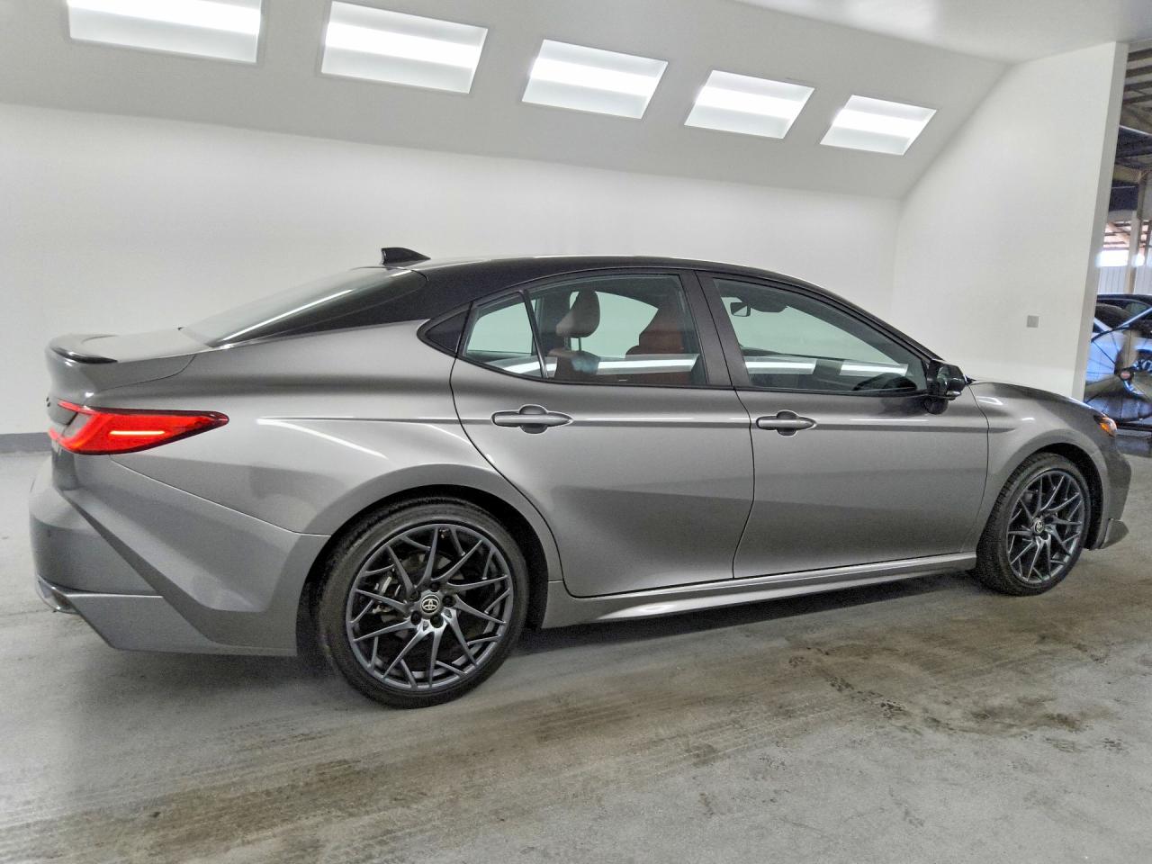 2025 TOYOTA CAMRY XSE — снимка 3