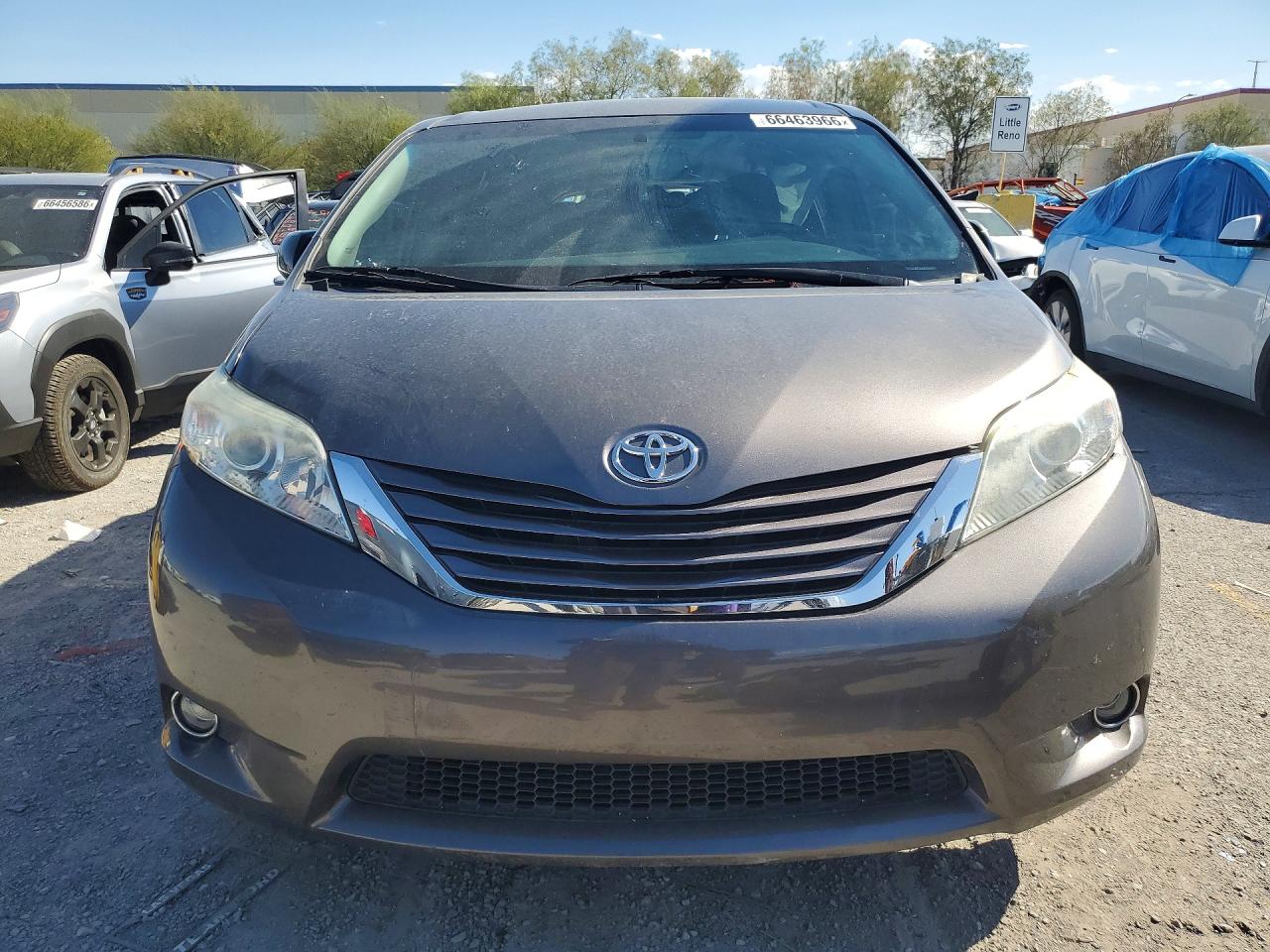 2017 TOYOTA SIENNA LE — снимка 5