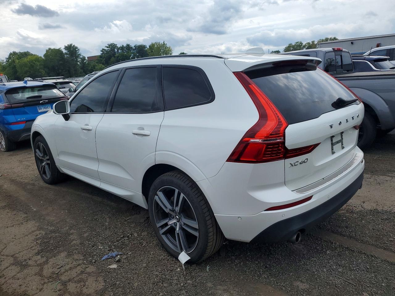 2019 VOLVO XC60 T5 MOMENTUM — снимка 2