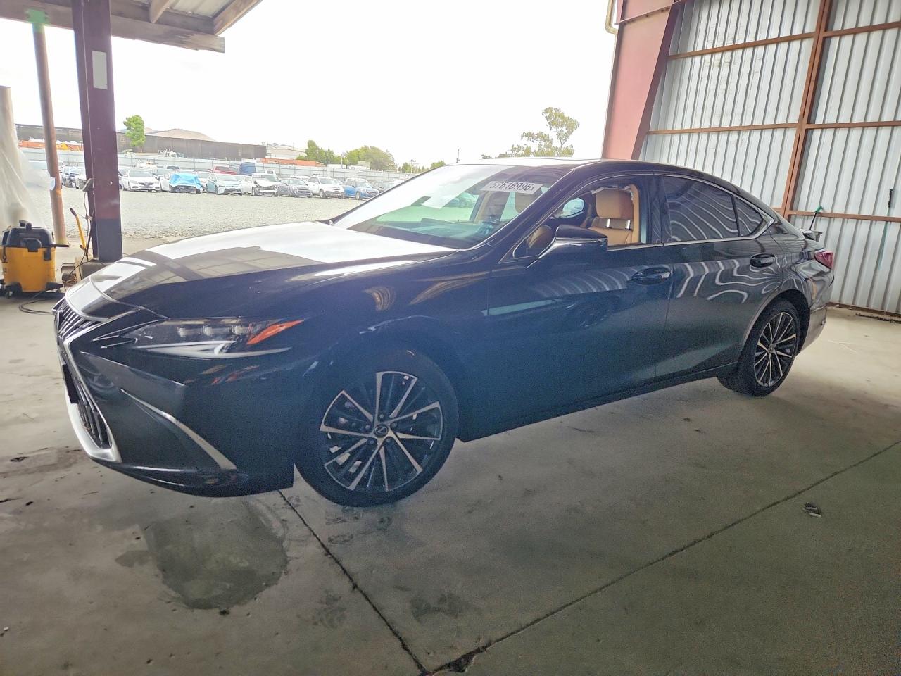 2025 LEXUS ES 300H BASE