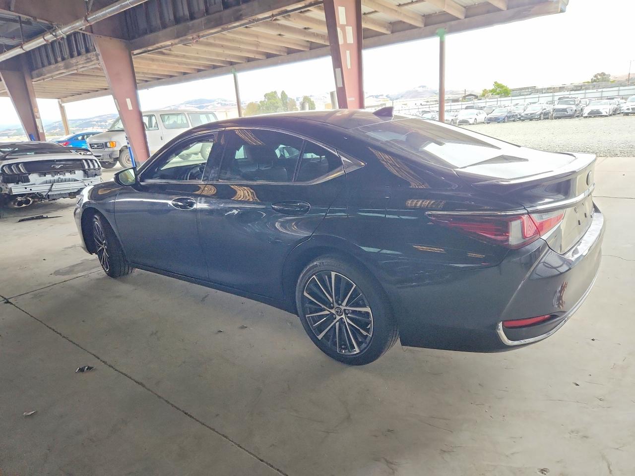2025 LEXUS ES 300H BASE — снимка 2