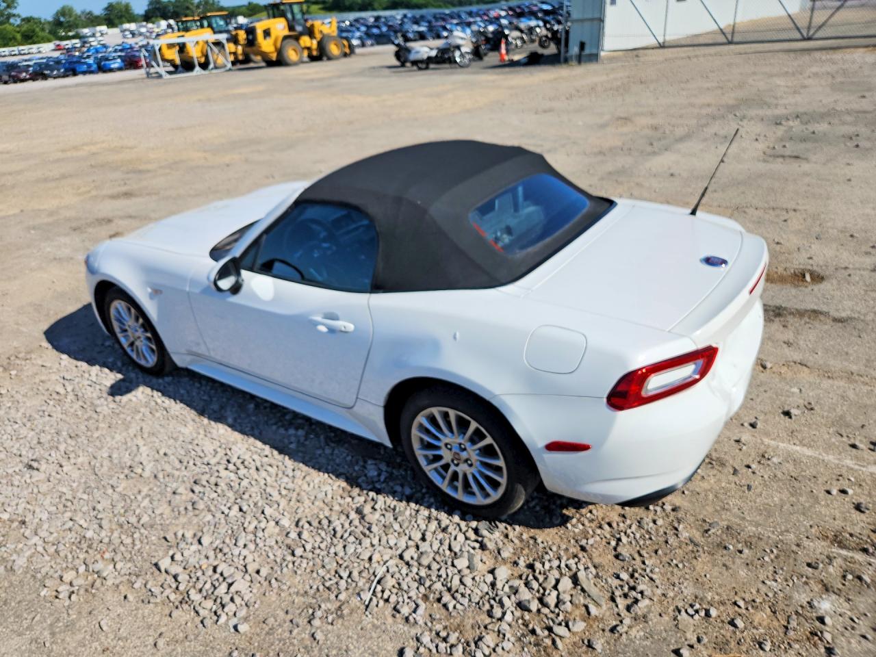 2017 FIAT 124 SPIDER CLASSICA — снимка 2