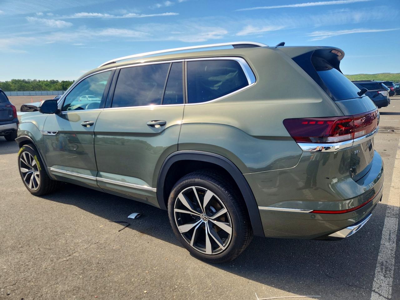 2026 VOLKSWAGEN ATLAS SEL PREMIUM R-LINE — снимка 2