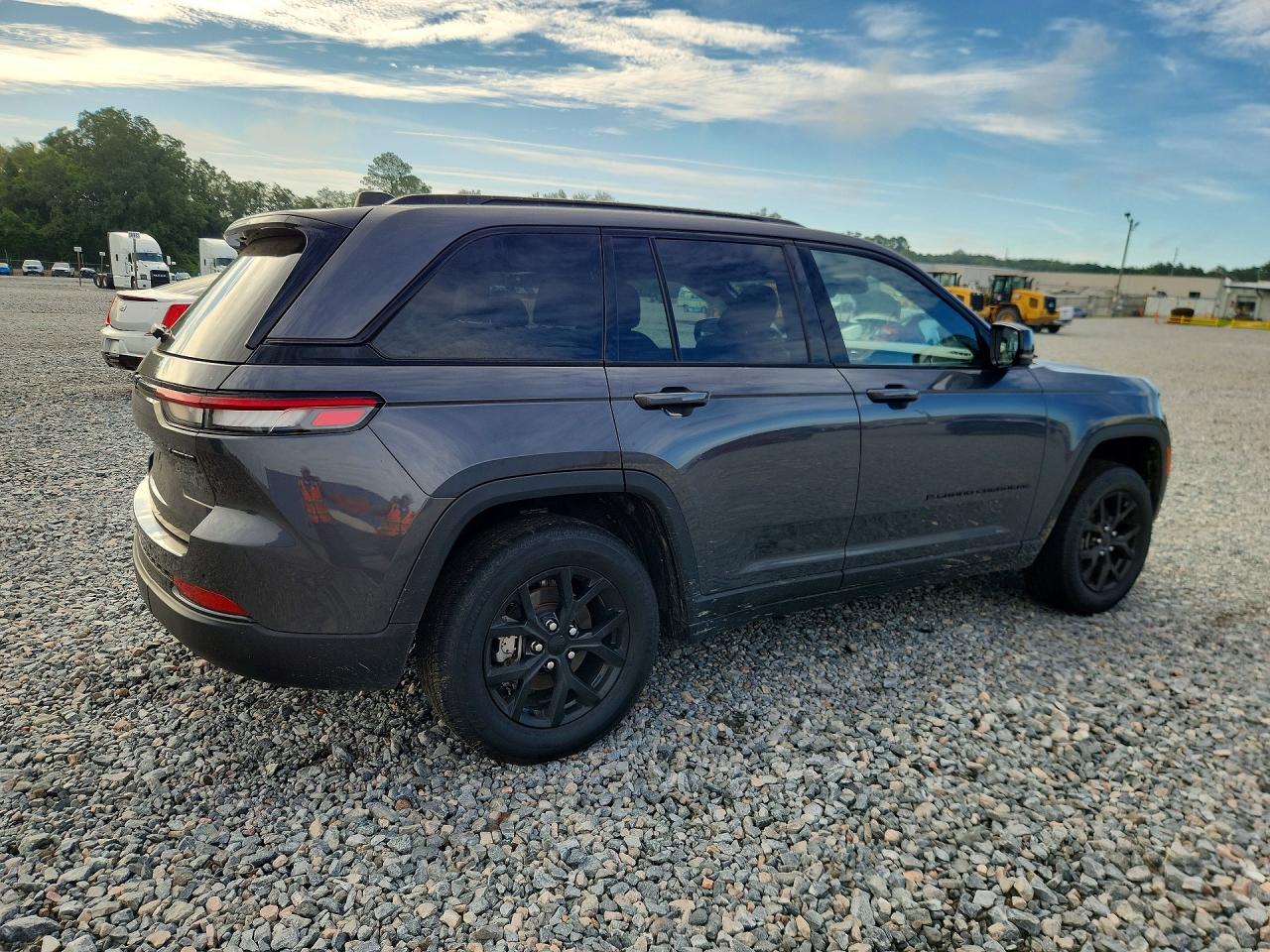 2024 JEEP GRAND CHEROKEE LAREDO — снимка 3