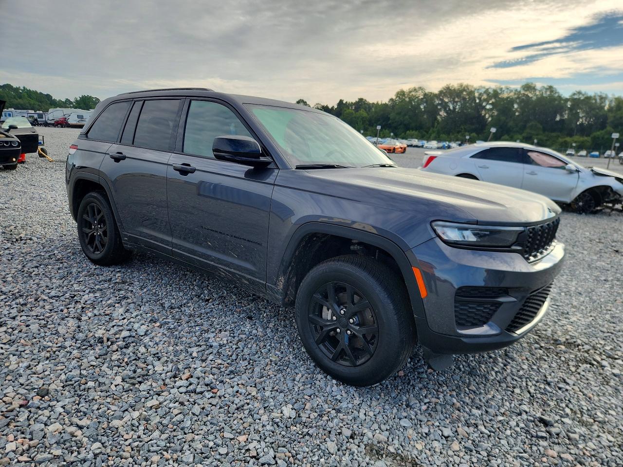 2024 JEEP GRAND CHEROKEE LAREDO — снимка 4