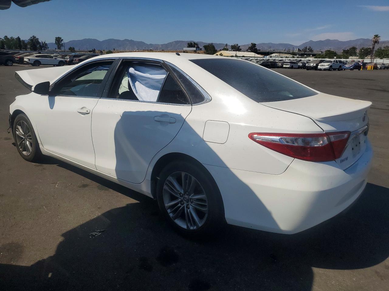 2015 TOYOTA CAMRY SE — снимка 2