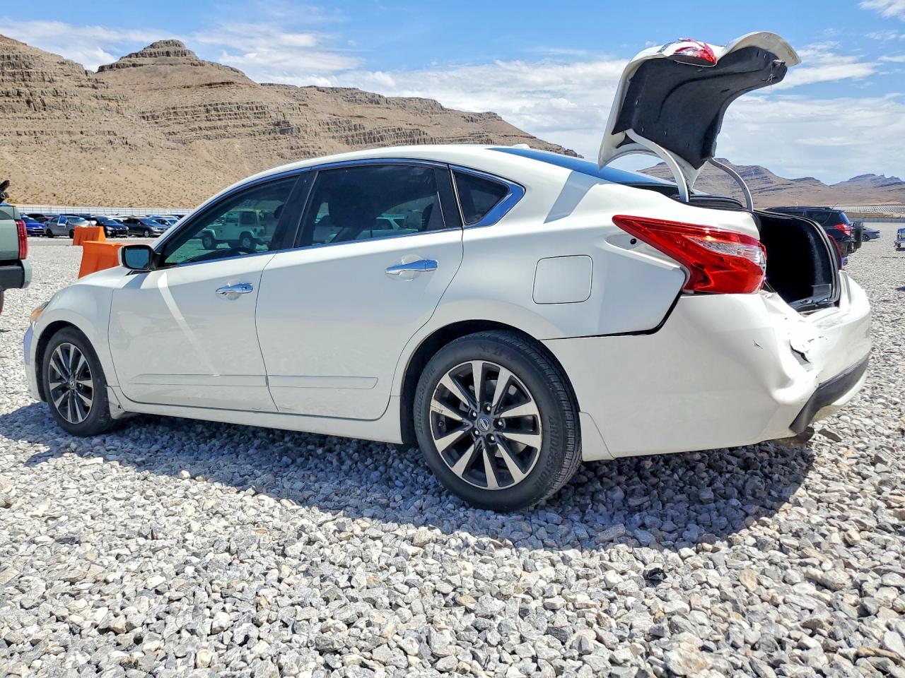 2017 NISSAN ALTIMA 2.5 SV — снимка 2