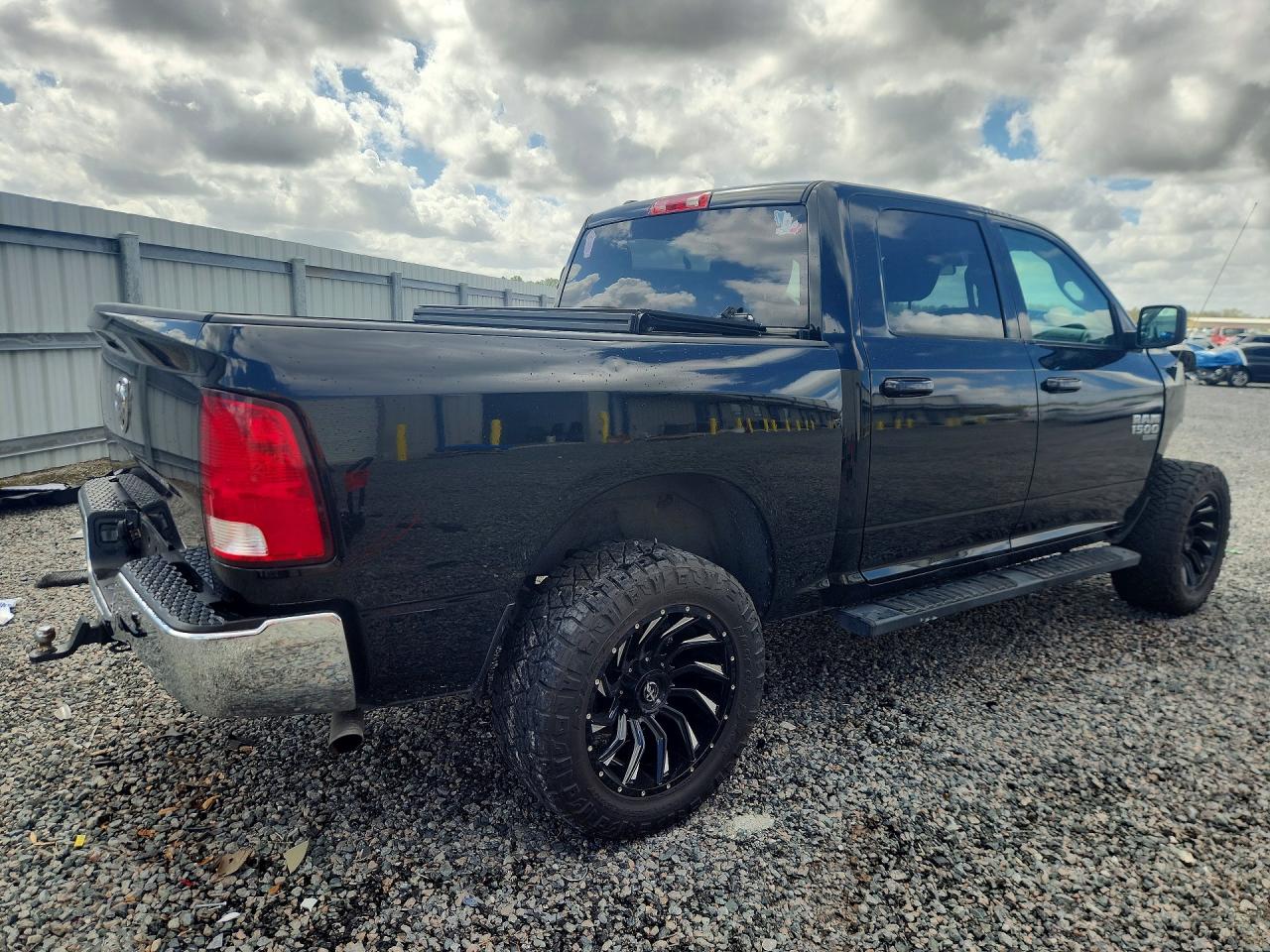2021 RAM 1500 CLASSIC SLT — снимка 3