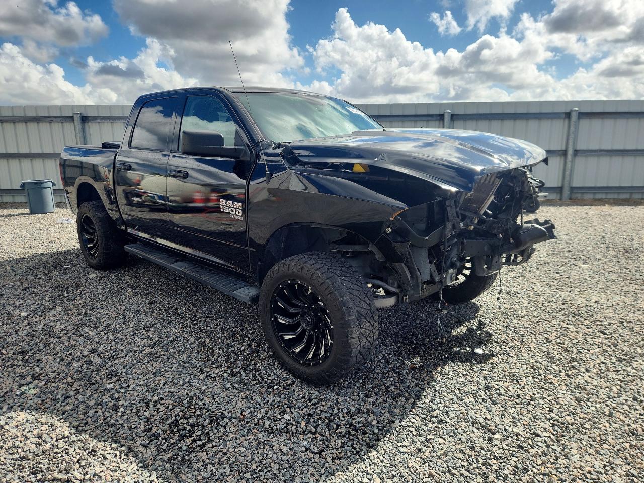2021 RAM 1500 CLASSIC SLT — снимка 4