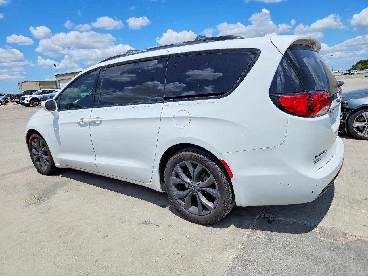 2018 CHRYSLER PACIFICA TOURING L — снимка 2