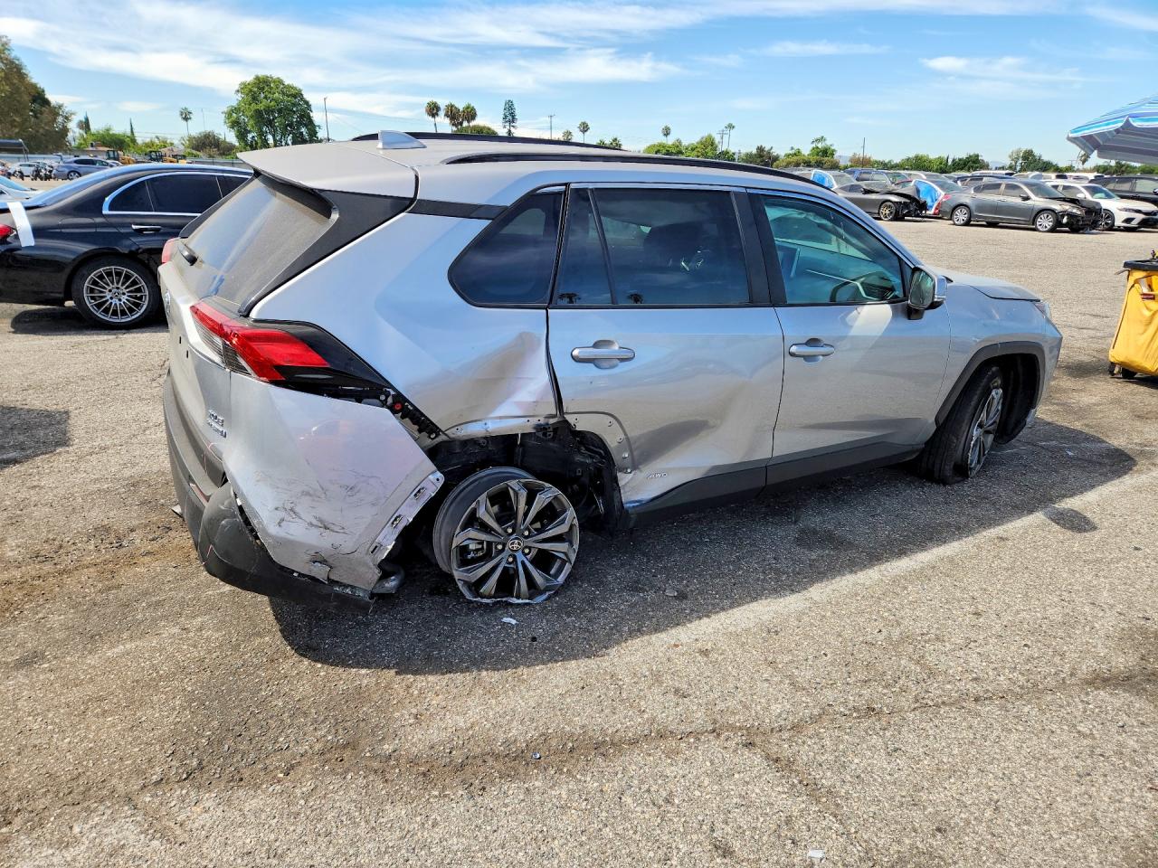 2024 TOYOTA RAV4 XLE PREMIUM — снимка 3