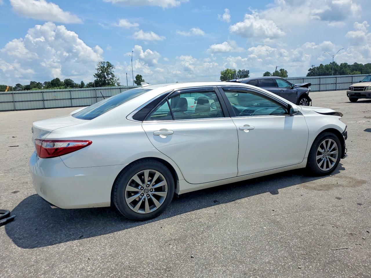 2015 TOYOTA CAMRY XLE V6 — снимка 3