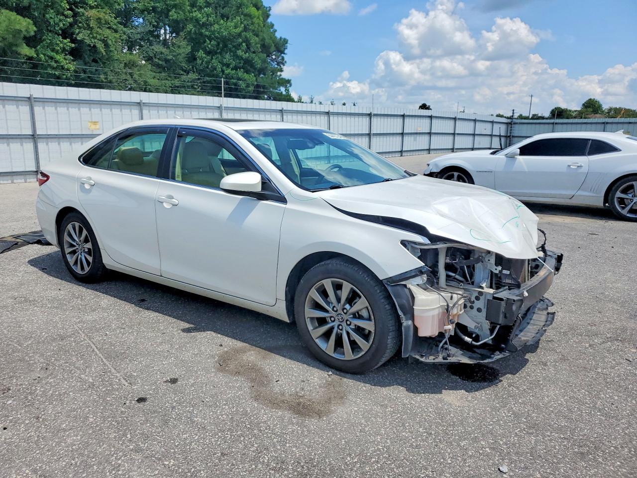 2015 TOYOTA CAMRY XLE V6 — снимка 4