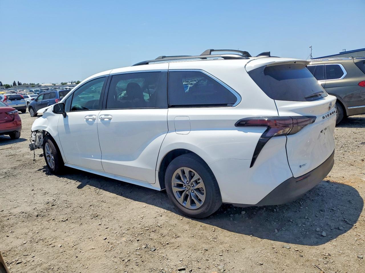 2025 TOYOTA SIENNA LE — снимка 2