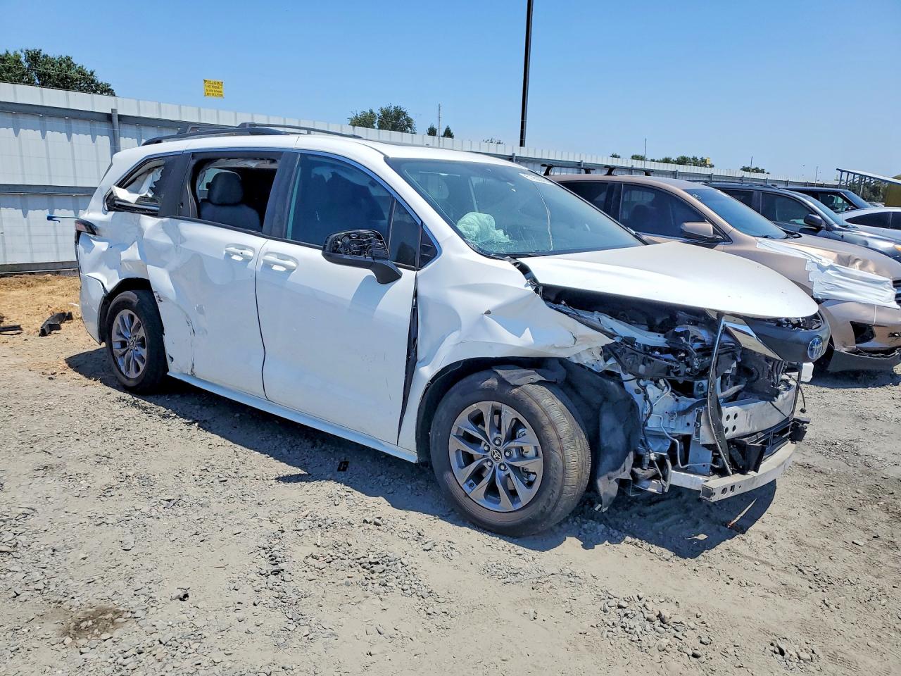 2025 TOYOTA SIENNA LE — снимка 4