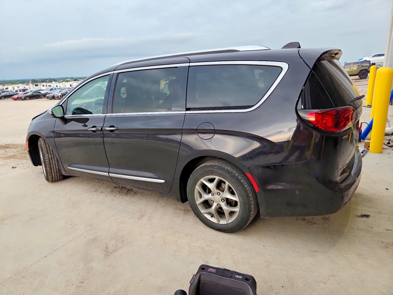 2019 CHRYSLER PACIFICA LIMITED — снимка 2