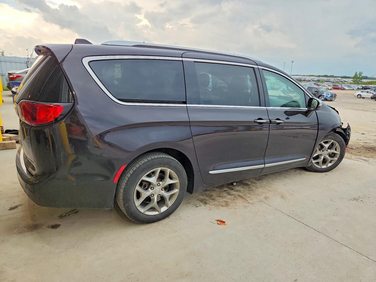 2019 CHRYSLER PACIFICA LIMITED — снимка 3
