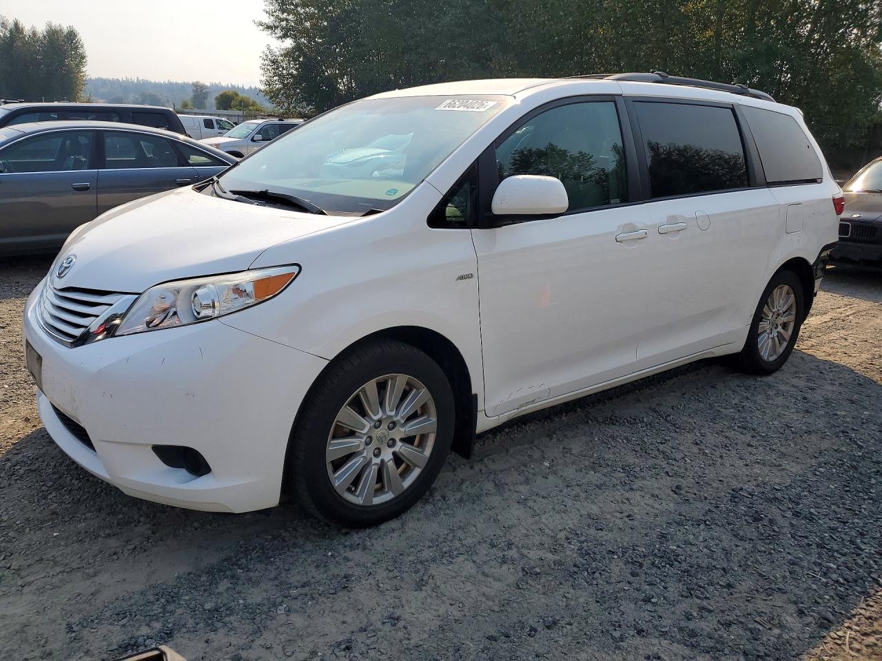 2017 TOYOTA SIENNA LE