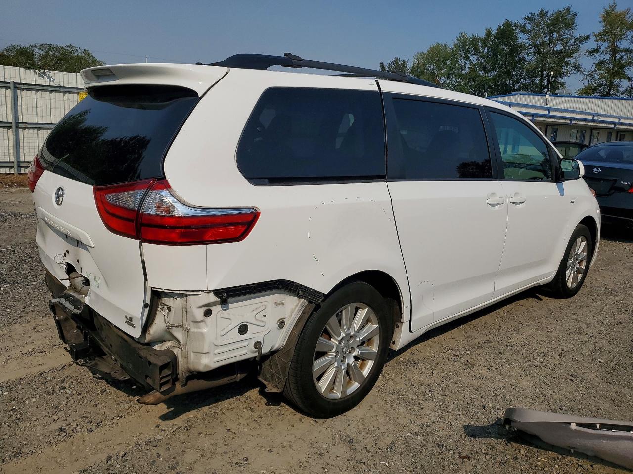 2017 TOYOTA SIENNA LE — снимка 3